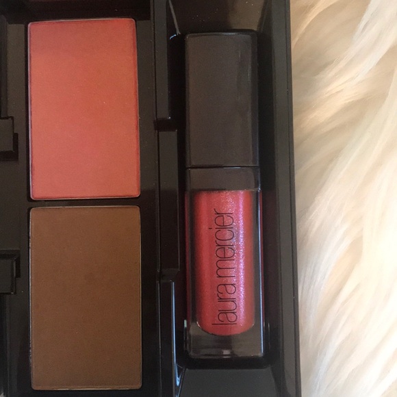 Laura Mercier Travel Size Cheek Eye and Lip Kit - Picture 4 of 6